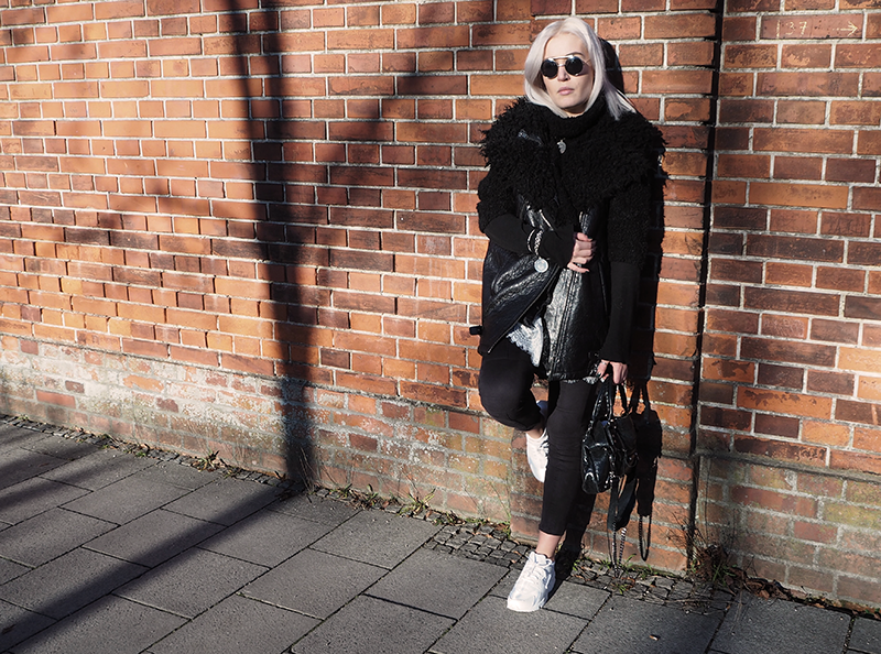 Fashion-Mode-Fashionblog-Modeblog-München-Muenchen-Deutschland-Nike-Nike Huarache-Sneakers-White Sneakers-Lace-OOTD-Outfit-Look-Style