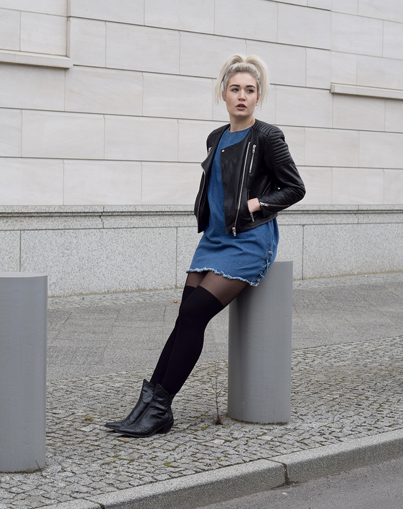 ootd-Outfit-Look-Style-Blogger-Modeblogger-Fashionblogger-Munich-München-Jeans-Denim-Dress-Jeanskleid-Lederjacke-Streetstyle-Zara-Spring-Look-Style