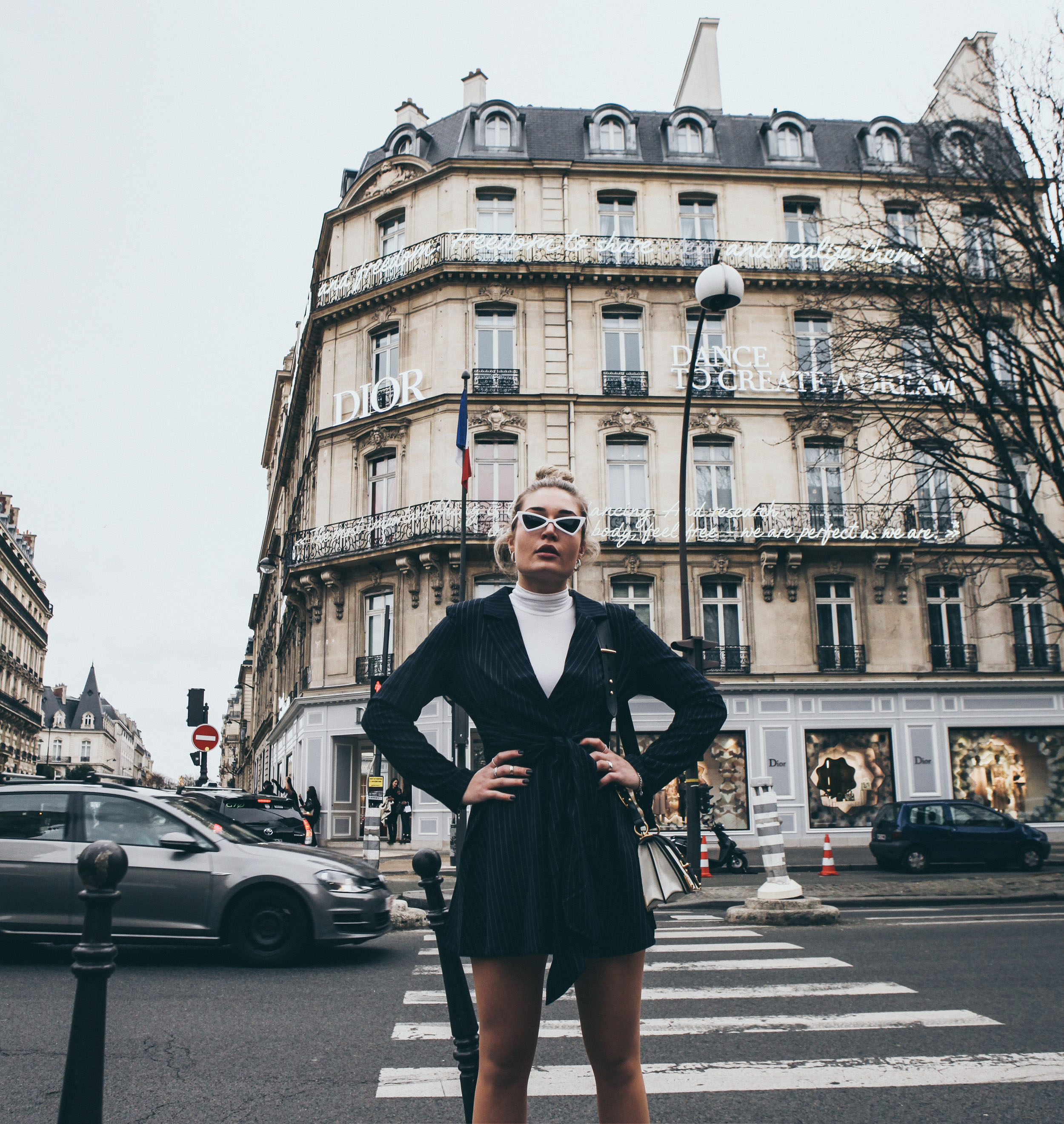 Lauralamode Outfit Paris Streetstyle Fashion Inspo Nadelstreifen Dress Nakd Prada Dior Look Streetstyle Berlin Fashionblogger Modeblogger3