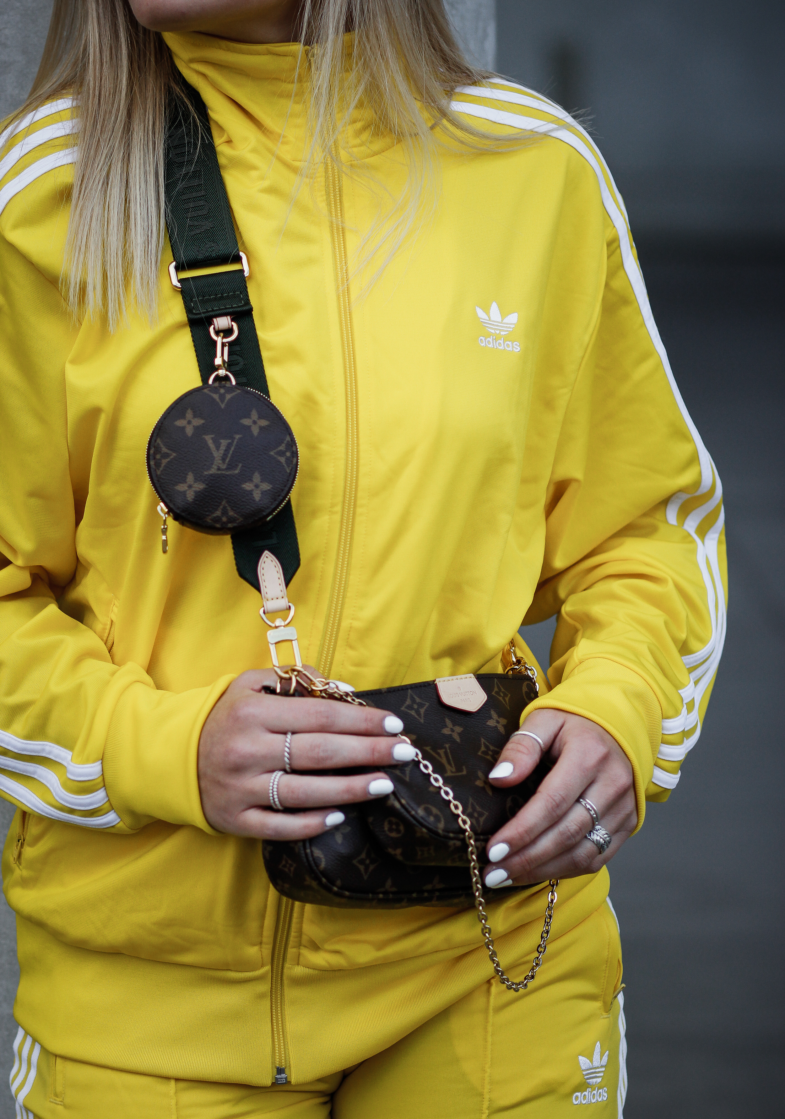 Lauralamode Adidas Outfit Tracksuit Streetstyle Look Outfitoftheday Louis Vuitton Louis Vuitton Multipochette Balenciaga Triple S Munich Berlin Blogger Fashionblogger13